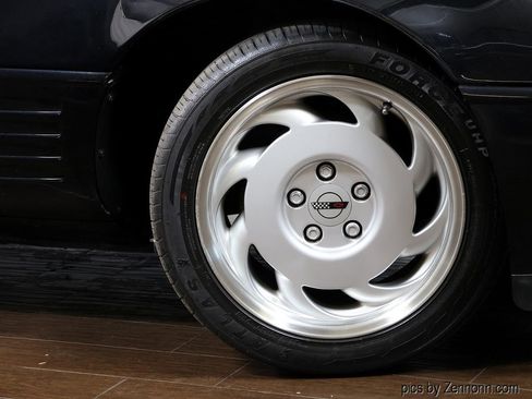 Used 1992 Chevrolet Corvette Convertible RWD image 4