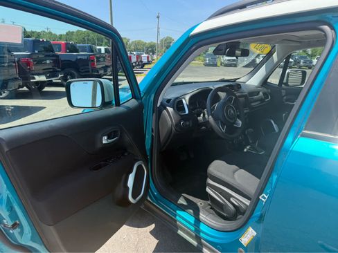 Used 2021 Jeep Renegade Latitude image 6