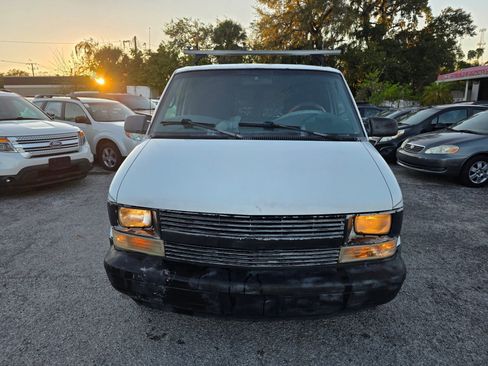Used 2001 Chevrolet Astro Minivan 3D image 2