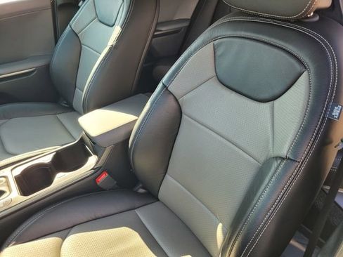 Used 2025 Kia K4 LXS image 11