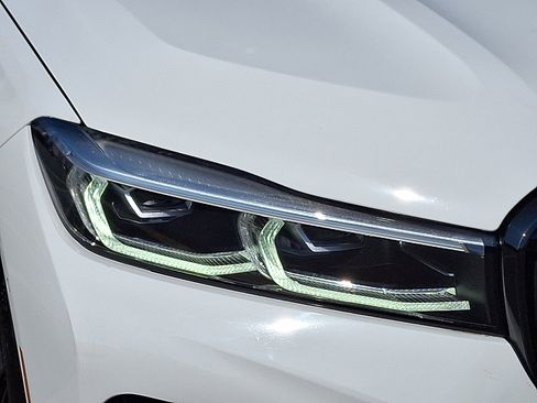 Used 2022 BMW 750i xDrive w/ Executive Package image 10