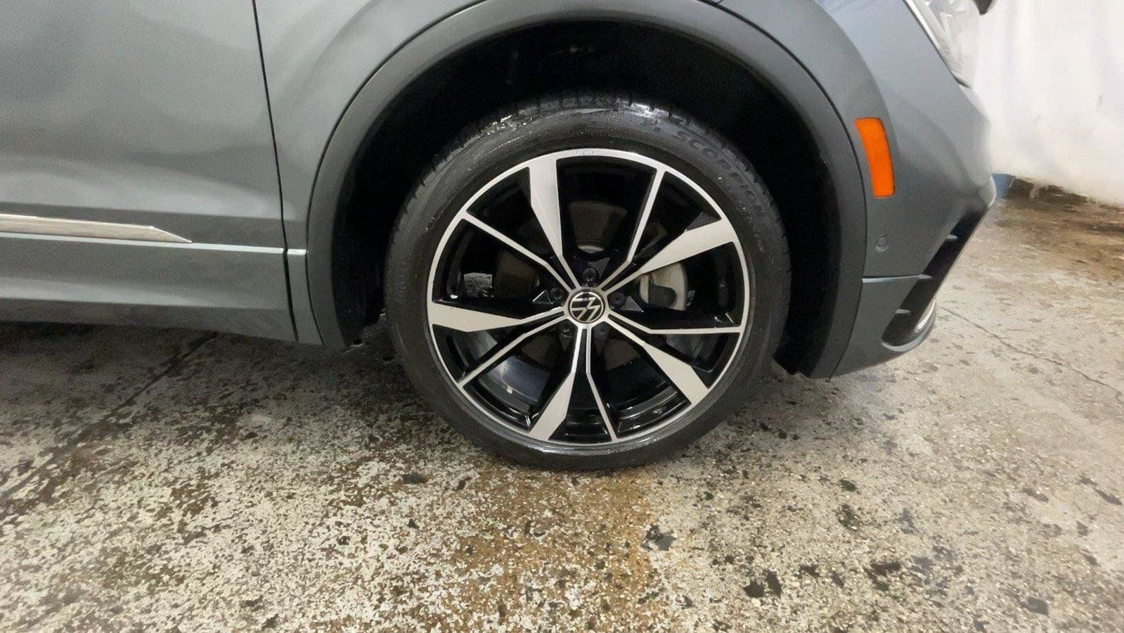 Used 2022 Volkswagen Tiguan SEL R-Line AWD/4WD image 18