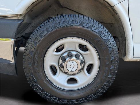 Used 2017 Chevrolet Express 3500 LT w/ LT Preferred Equipment Group image 9