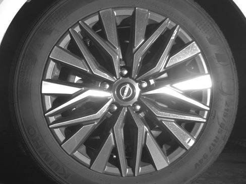 Used 2025 Nissan Altima 2.5 SV FWD image 12
