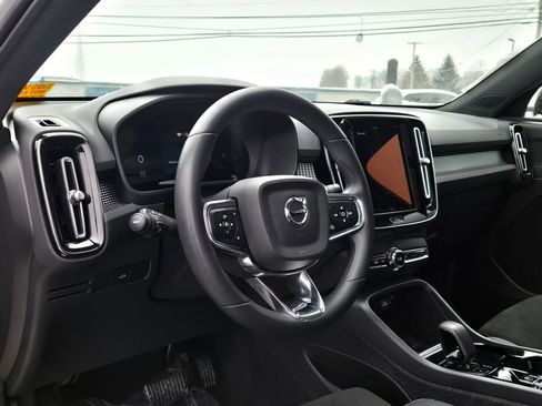 Used 2023 Volvo XC40 B5 Plus w/ Climate Package image 13