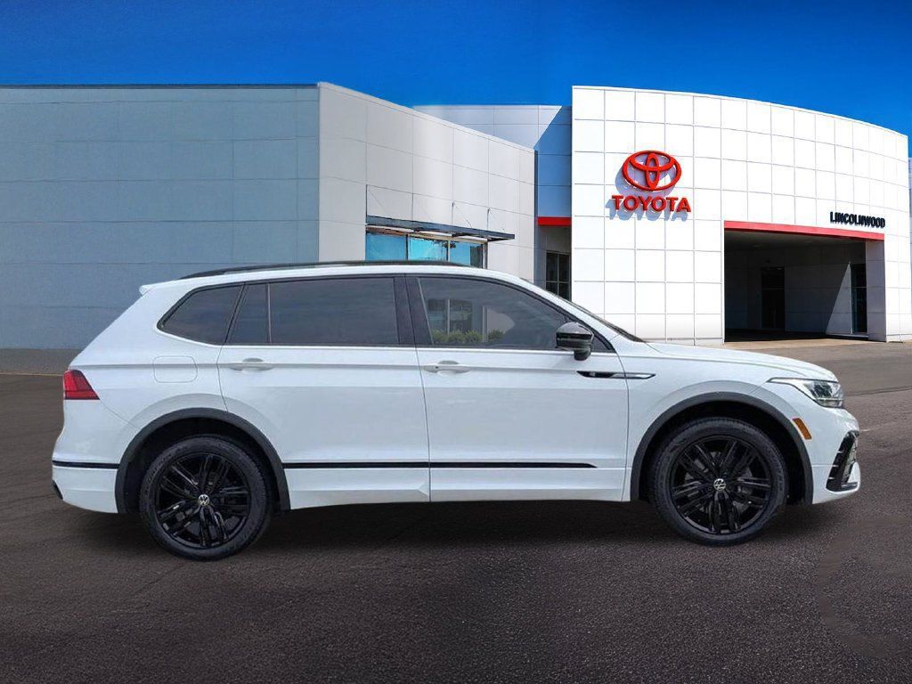 Used 2022 Volkswagen Tiguan SE R-Line FWD image 10