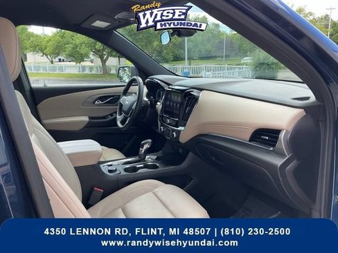 Used 2023 Chevrolet Traverse LT FWD image 19