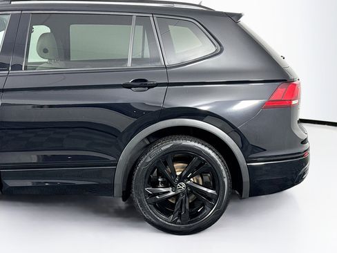 Used 2024 Volkswagen Tiguan SE R-Line image 43
