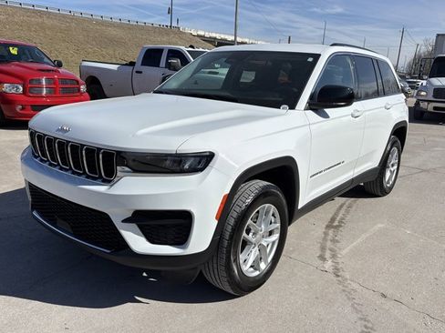 Used 2023 Jeep Grand Cherokee Laredo w/ Trailer Tow Prep Group (B) image 9