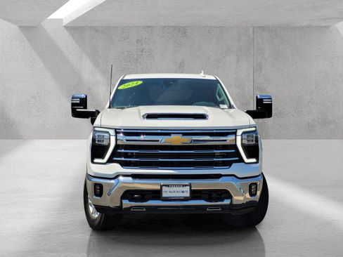 Used 2024 Chevrolet Silverado 2500 LTZ AWD/4WD image 2