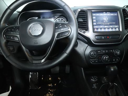 Used 2019 Jeep Cherokee Trailhawk w/ Cold Weather Group AWD/4WD image 28