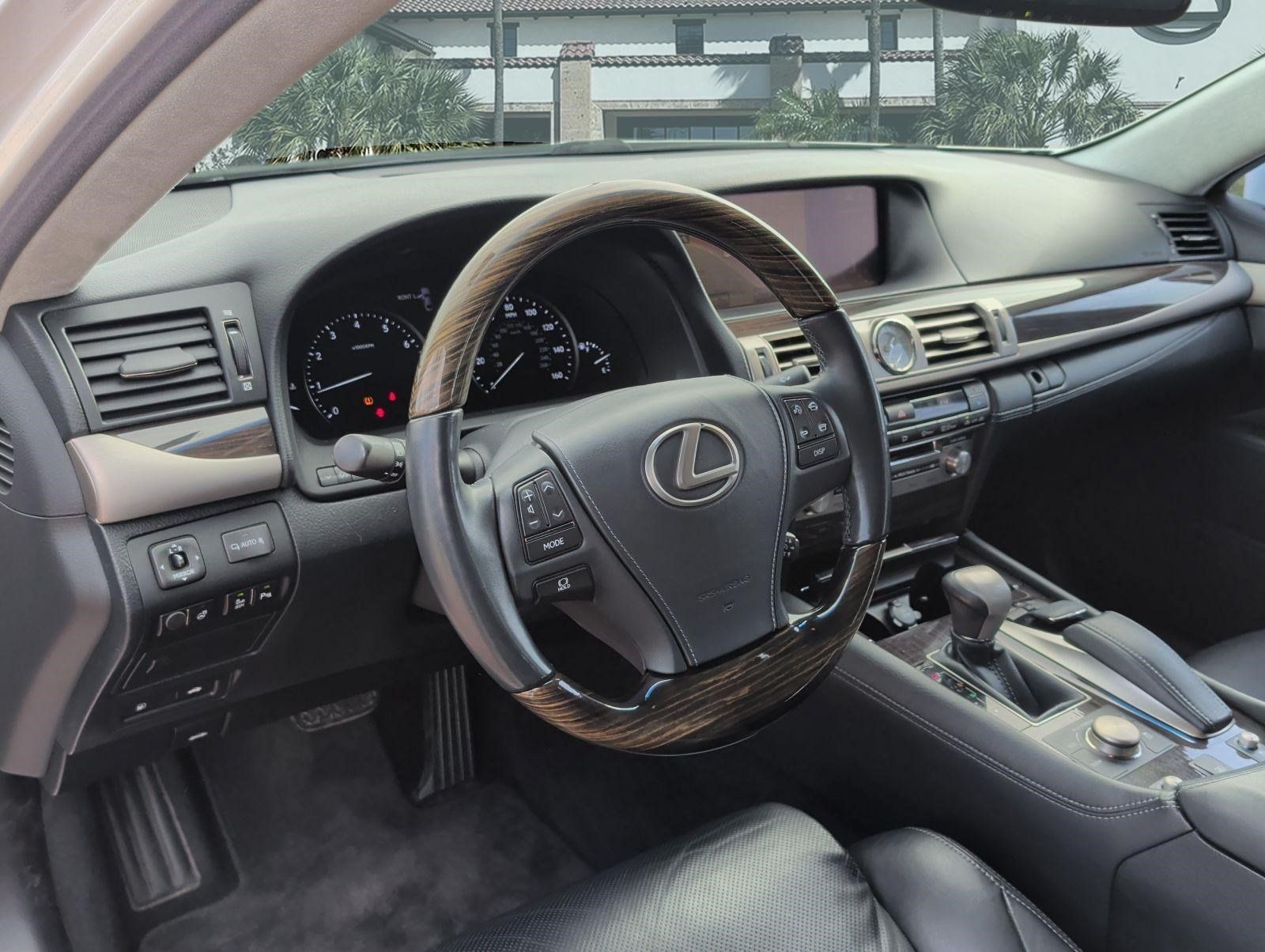 Used 2013 Lexus LS 460 w/ Comfort Pkg RWD image 12