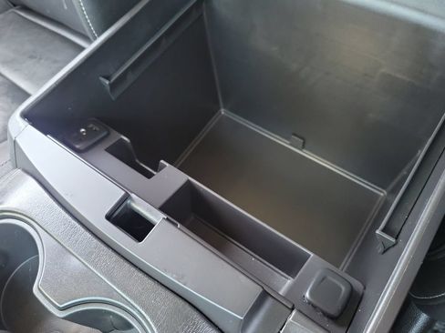 Used 2016 Chevrolet Suburban LT RWD image 13