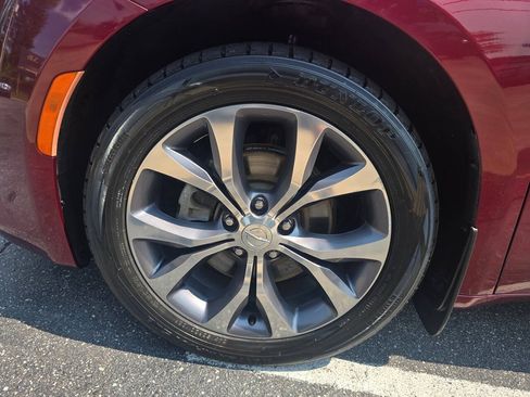Used 2017 Chrysler Pacifica Limited w/ Tire & Wheel Group FWD image 8