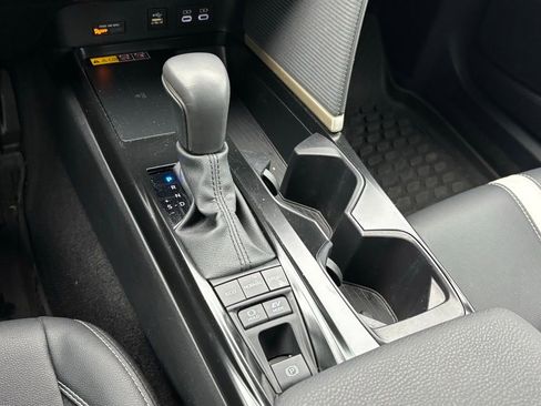 Used 2025 Toyota Camry SE image 12