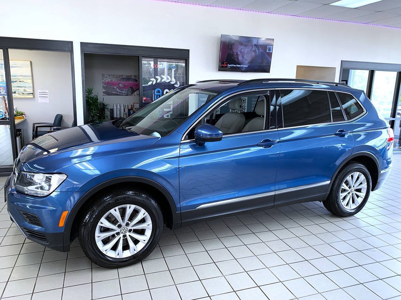 Used 2018 Volkswagen Tiguan SE AWD/4WD image 3