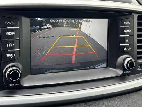 Used 2020 Kia Sorento LX FWD image 22