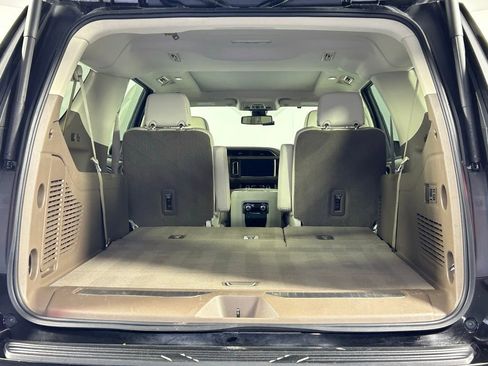 Used 2021 GMC Yukon XL Denali image 15