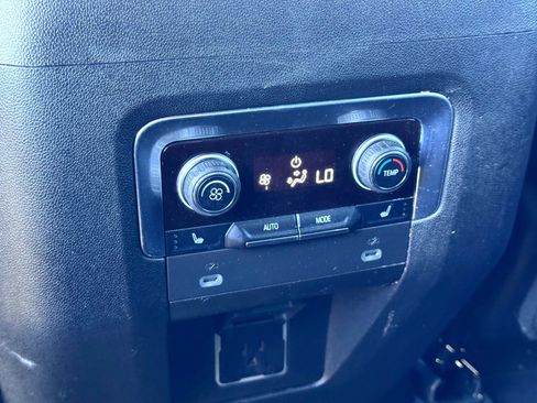 Used 2022 Chevrolet Tahoe Z71 w/ Luxury Package image 22