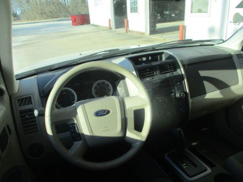 Used 2009 Ford Escape XLS image 7