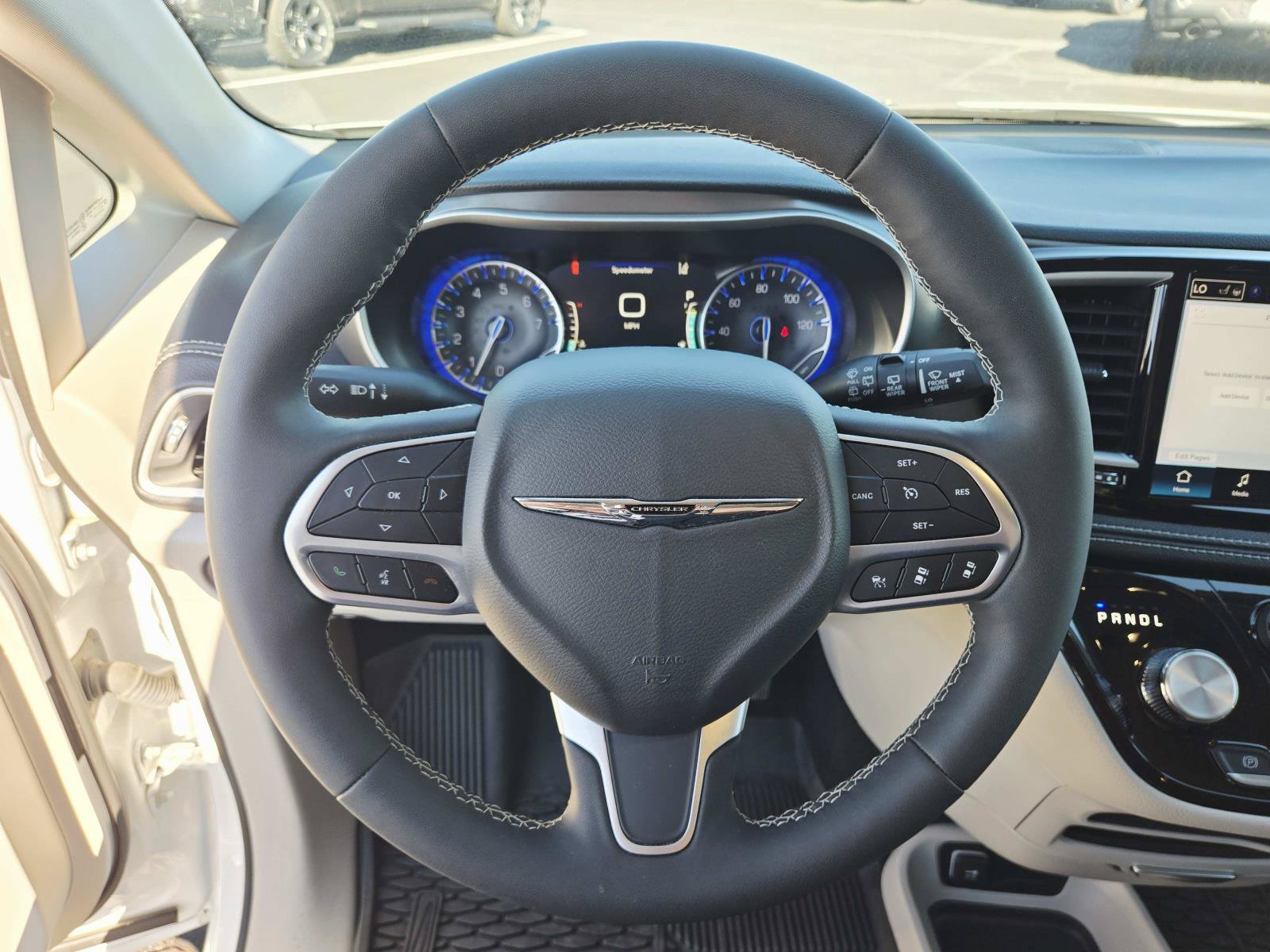 Used 2024 Chrysler Pacifica Touring-L FWD image 23