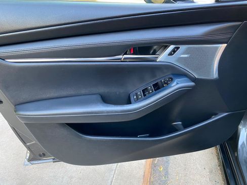 Used 2021 MAZDA MAZDA3 s FWD image 25