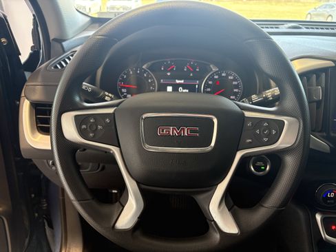 Used 2024 GMC Terrain SLE w/ Driver Convenience Package image 9