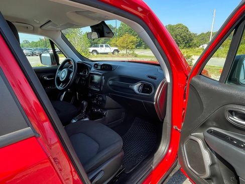 Certified 2022 Jeep Renegade Sport AWD/4WD image 32