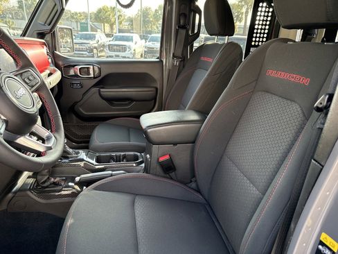 Used 2023 Jeep Gladiator Rubicon w/ Cold Weather Group image 16