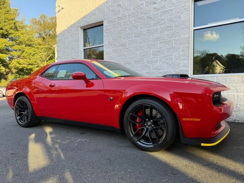 Used 2022 Dodge Challenger R/T Scat Pack RWD image 32