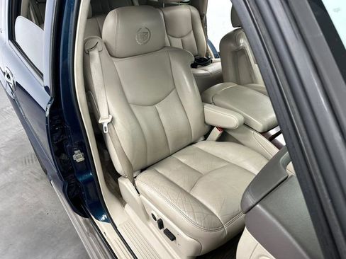 Used 2005 Cadillac Escalade AWD image 38