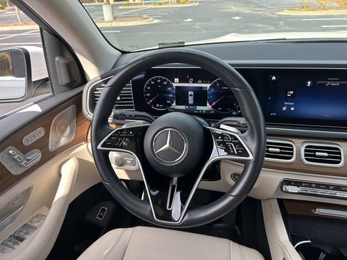 Used 2025 Mercedes-Benz GLS 450 GLS 450 image 24