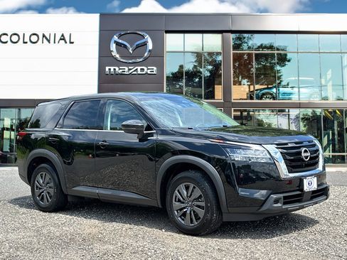 Used 2022 Nissan Pathfinder S image 1