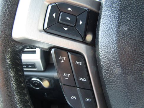 Used 2015 Ford F150 Platinum w/ Technology Package image 32