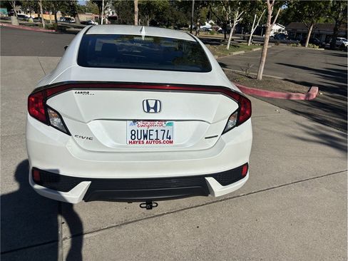 Used 2018 Honda Civic Touring image 7