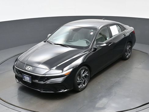 Used 2025 Hyundai Elantra SEL w/ Cargo Package FWD image 33