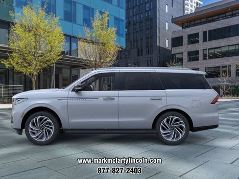 New 2026 Lincoln Navigator Premiere AWD/4WD image 3