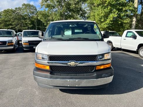 Used 2022 Chevrolet Express 2500 w/ Driver Convenience Package image 3