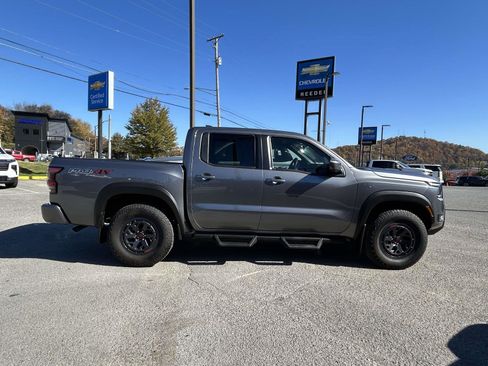 Used 2025 Nissan Frontier PRO-4X w/ Pro Convenience Package image 2