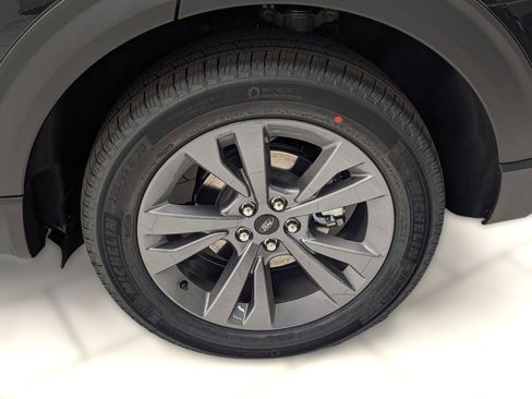 New 2026 Ford Explorer Active w/ Active Comfort Package image 9