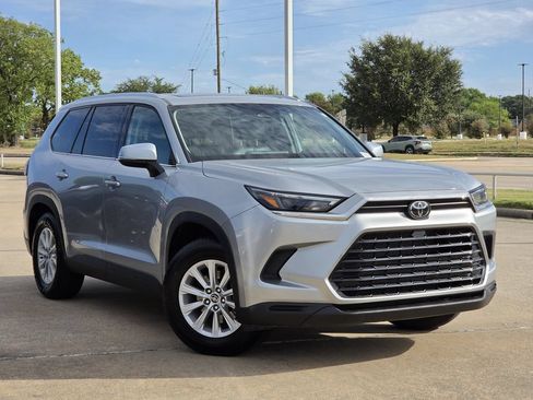 Used 2025 Toyota Grand Highlander FWD image 2