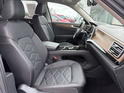 Used 2025 Volkswagen Atlas SE AWD/4WD image 47