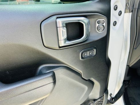 Used 2024 Jeep Wrangler Unlimited AWD/4WD image 13
