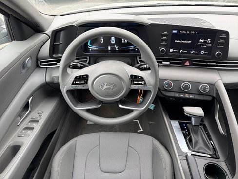 Used 2026 Hyundai Elantra SE w/ Cargo Package image 14