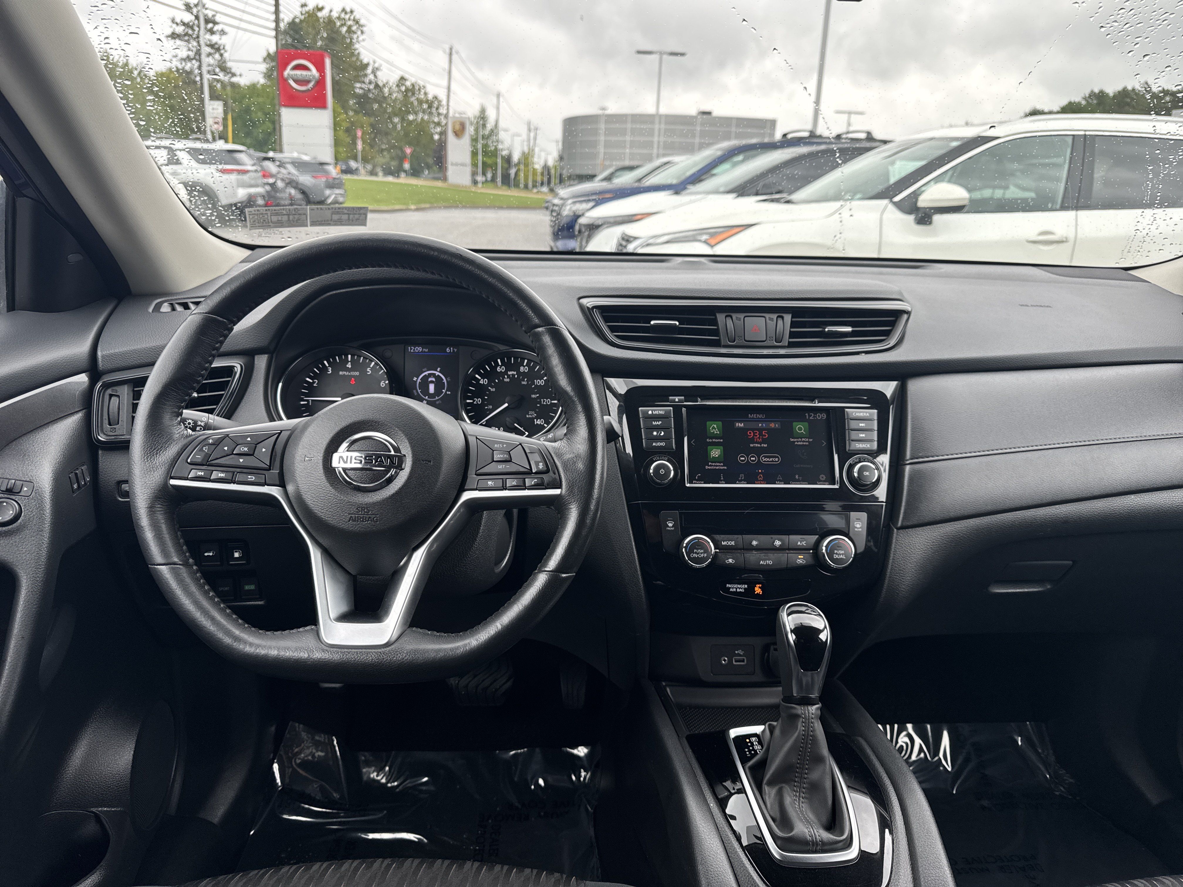 Used 2018 Nissan Rogue SV w/ Premium Package AWD/4WD image 2