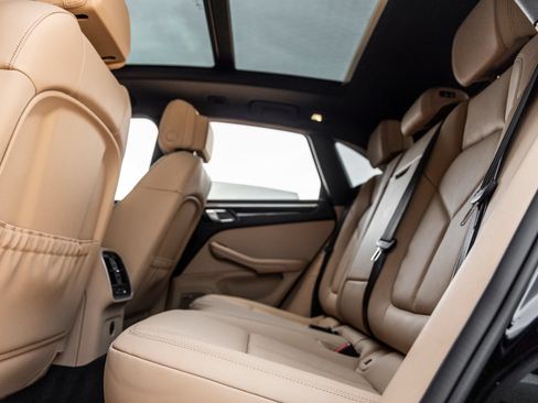 New 2026 Porsche Macan AWD/4WD image 36