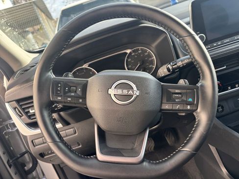 Used 2025 Nissan Rogue SV image 29