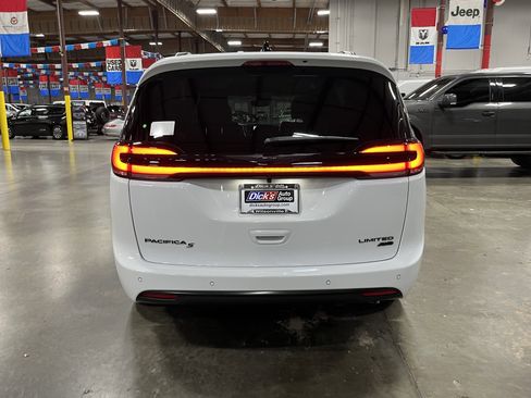 New 2026 Chrysler Pacifica Limited w/ S Appearance Package image 5