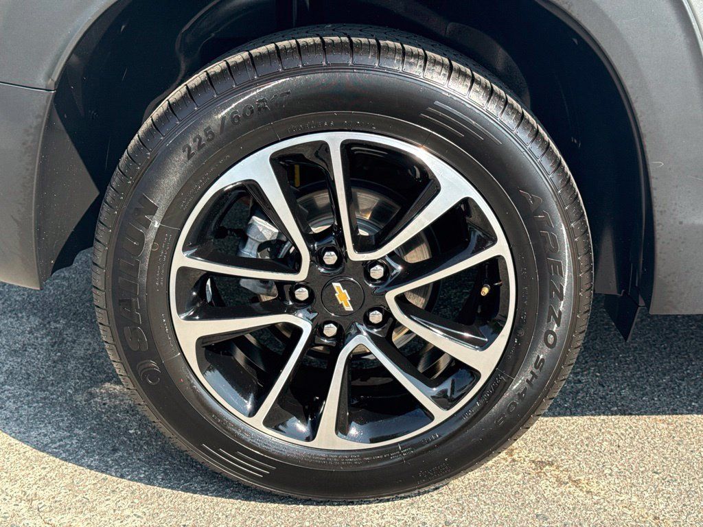Used 2025 Chevrolet TrailBlazer LT AWD/4WD image 12