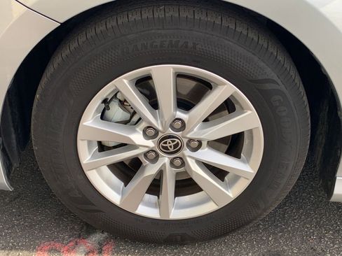 Used 2025 Toyota Camry LE image 29